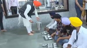 Prime Minister Narendra Modi Visits Patna Sahib Gurdwara, Participates in Langar Seva